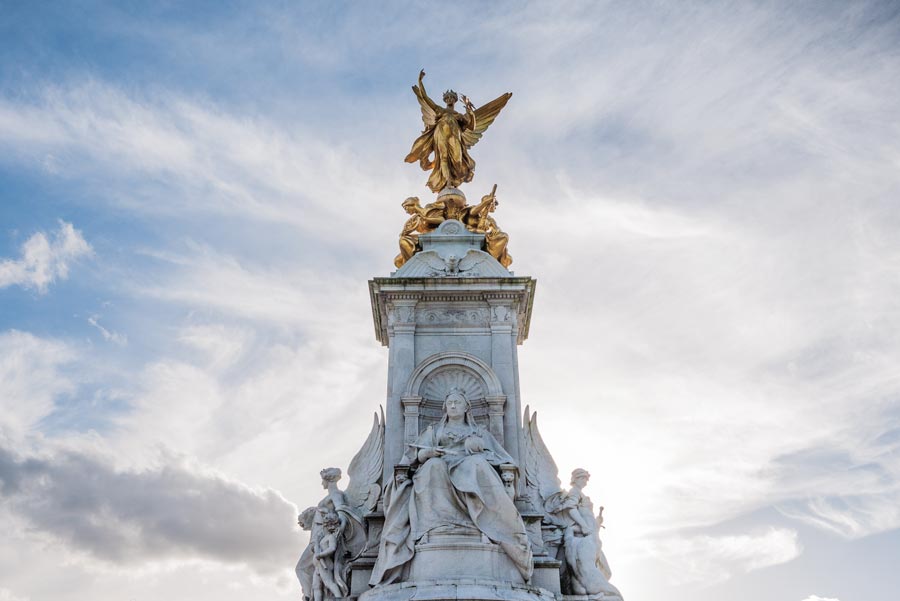 The Queen Victorial Memorial from infront of the Palace.