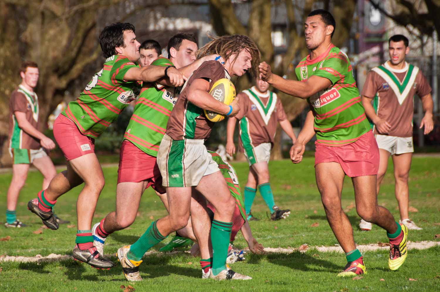 The 'face slap' tackling technique.